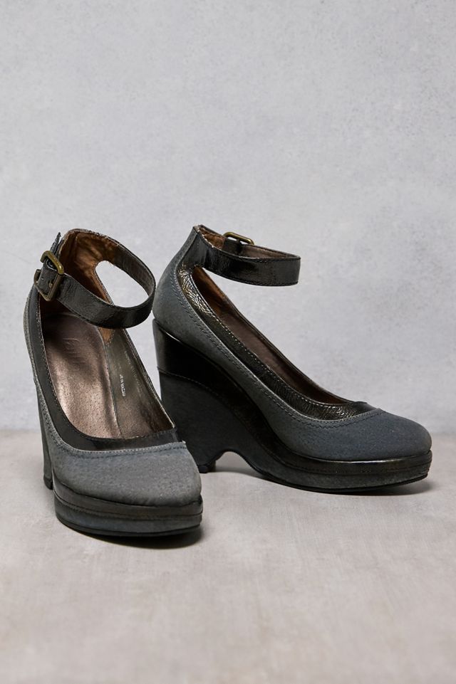 Urban Renewal One-Of-A-Kind Faith Grey Wedge Shoes