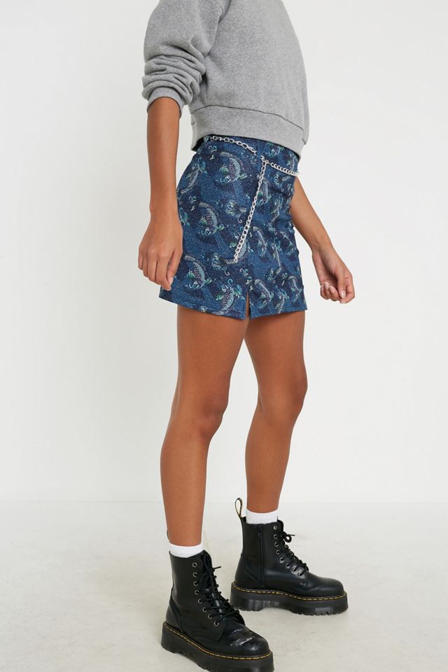 UO Archive – Minirock mit Glitzer-Koi-Print und Kettengürtel #3