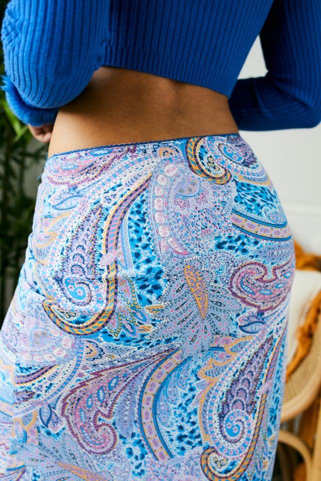 UO Archive – Midirock in Hellblau mit Paisleymuster im Y2K-Stil #4