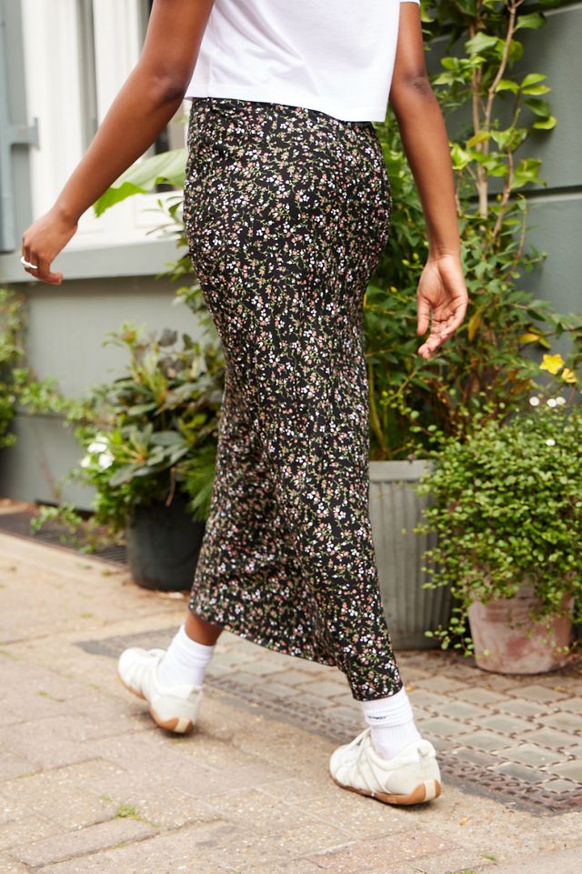 Archivo en UO Lizzie Falda Maxi Floral Negra Lizzie  #2