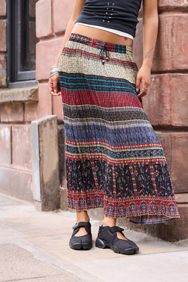 Crinkle Print Maxi Skirt en taille: Medium/Large - Archive At UO - Modalova