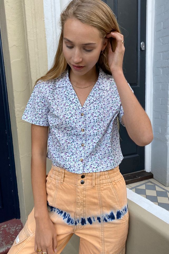 UO Archive – Kurze Bluse in Flieder mit Muster  #1