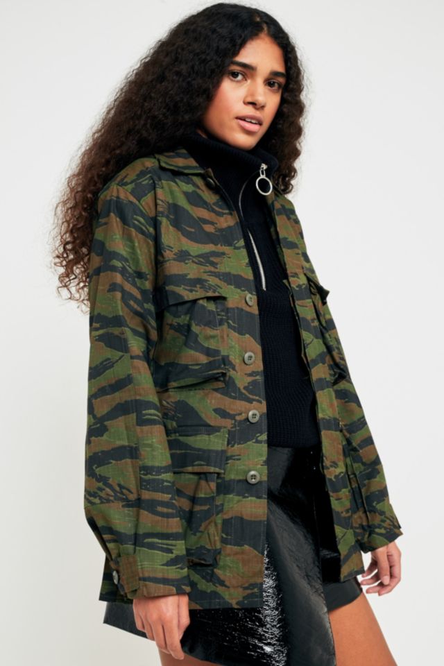 Camo jacket shop urban outfitters