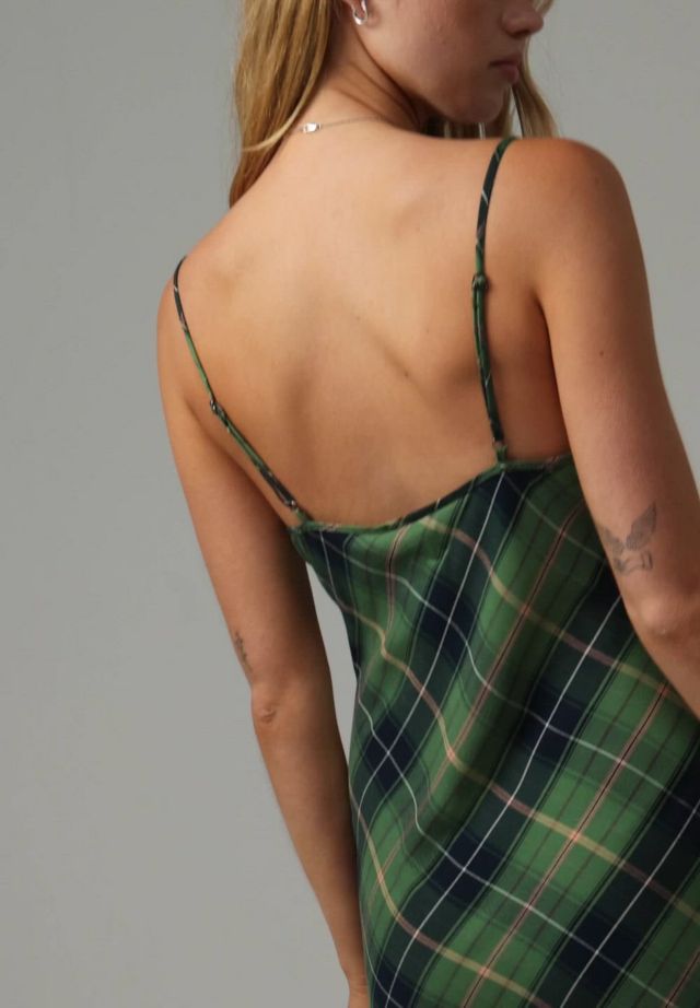 Archive bei UO Danny Karo Midi Kleid Urban Outfitters DE