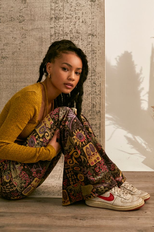 UO Archive – Ausgestellte Low-Rise-Samthose #1