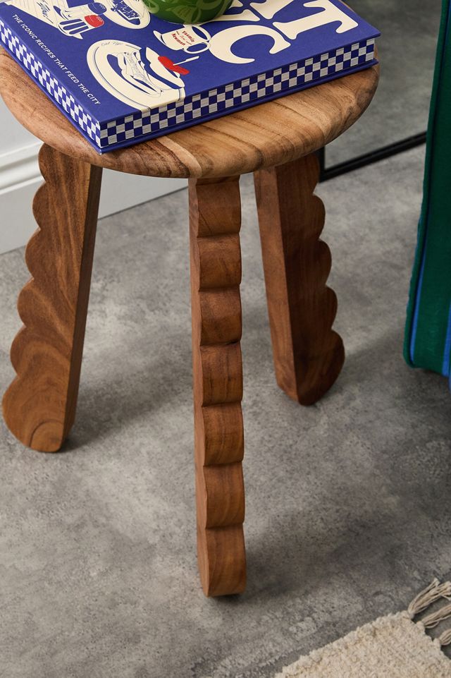 Table d'appoint festonnée #1