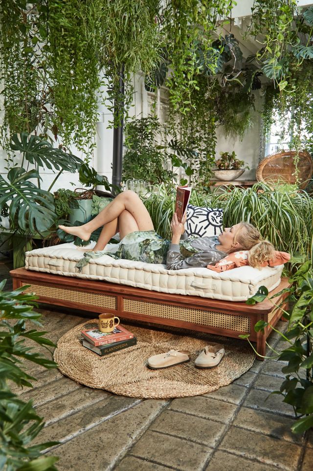 Full on sale rattan daybed