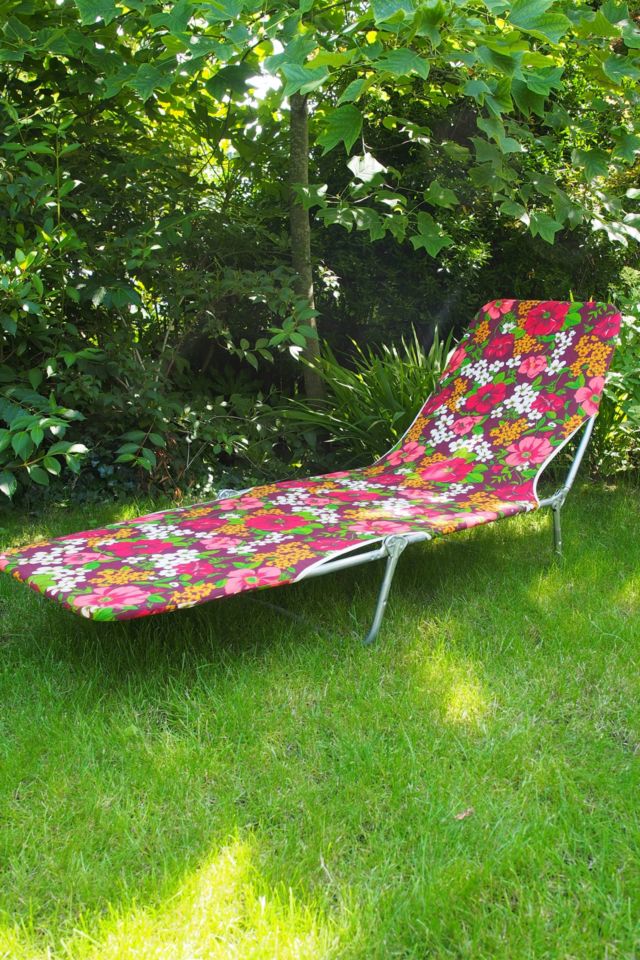 Urban Renewal Vintage Red 70s Floral Sun Lounger