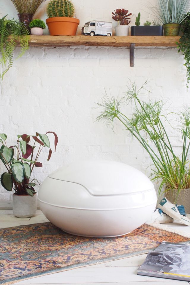 Urban Renewal Vintage White Garden Egg Chair By Peter Ghyczy #1