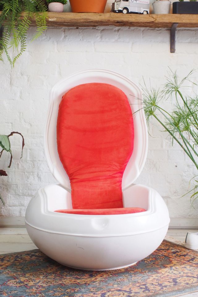 Urban Renewal Vintage White Garden Egg Chair By Peter Ghyczy #2