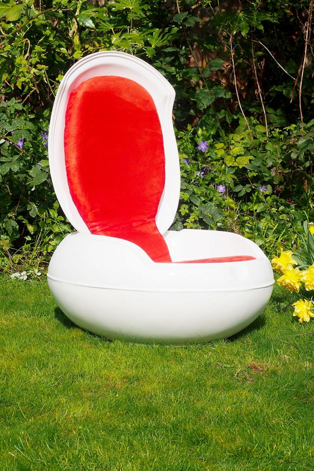 Urban Renewal Vintage 1960s Egg Chair by Peter Ghyczy | Urban
