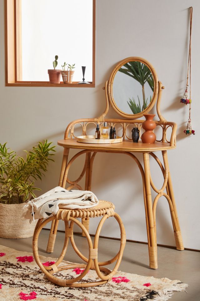 Wicker dressing outlet table stool