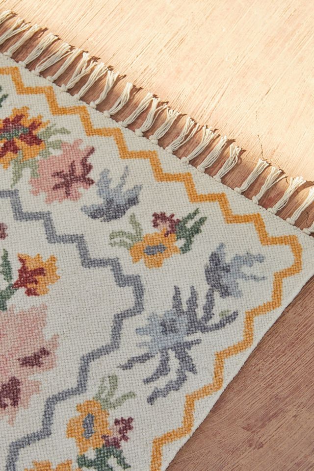Willow Floral 3x5 Rug | Urban Outfitters UK