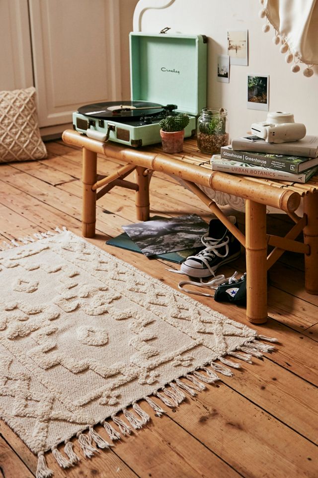 Isidora Tufted Rug | Urban Outfitters UK