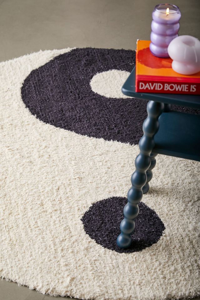 Shaggy Yin & Yang Rug | Urban Outfitters UK