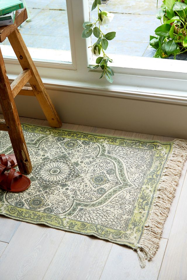 Iona Medallion 2x3 Rug | Urban Outfitters UK