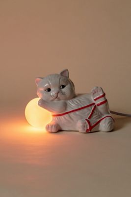 Cat In Yarn Table Lamp