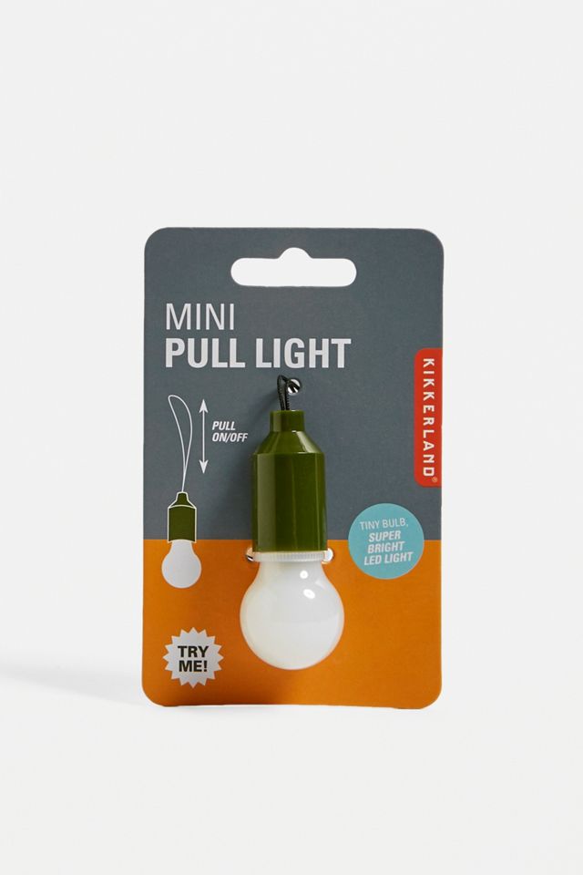 kikkerland-mini-pull-light-urban-outfitters-es