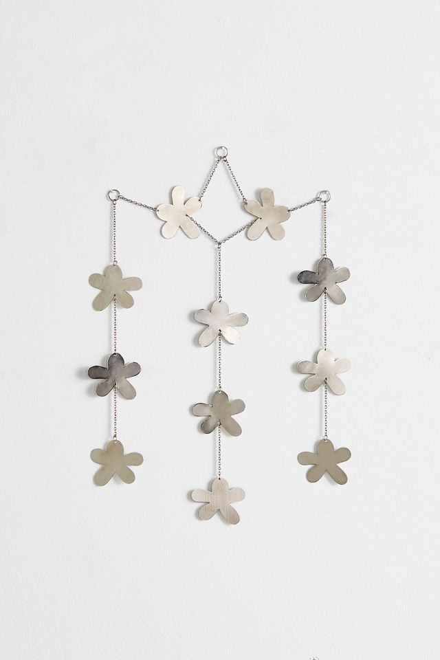 Small Daisy Chain Wall Hanging | Urban Outfitters UK