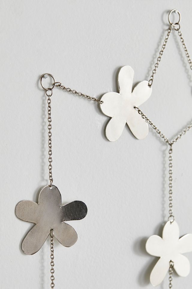 Small Daisy Chain Wall Hanging | Urban Outfitters UK