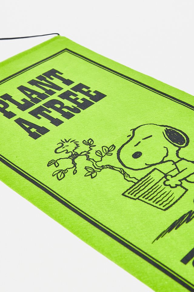 Snoopy Pianta una bandiera ad albero #1