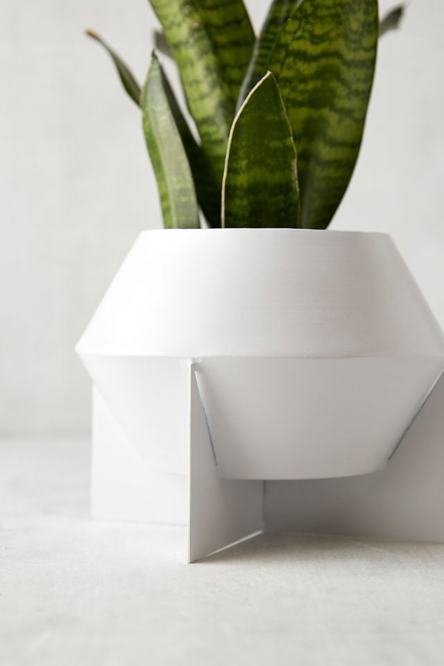 Frida White Metal Plant Pot #2