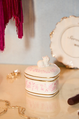 UO Cat Heart Trinket Box Product Page