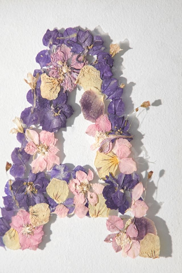 Cadre avec initiale en fleurs séchées #1