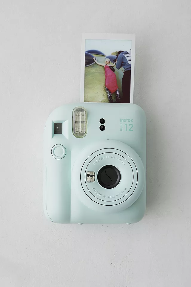 urbanoutfitters.com | Fujifilm – Sofortbildkamera „Instax Mini 12“ in Mintgrün