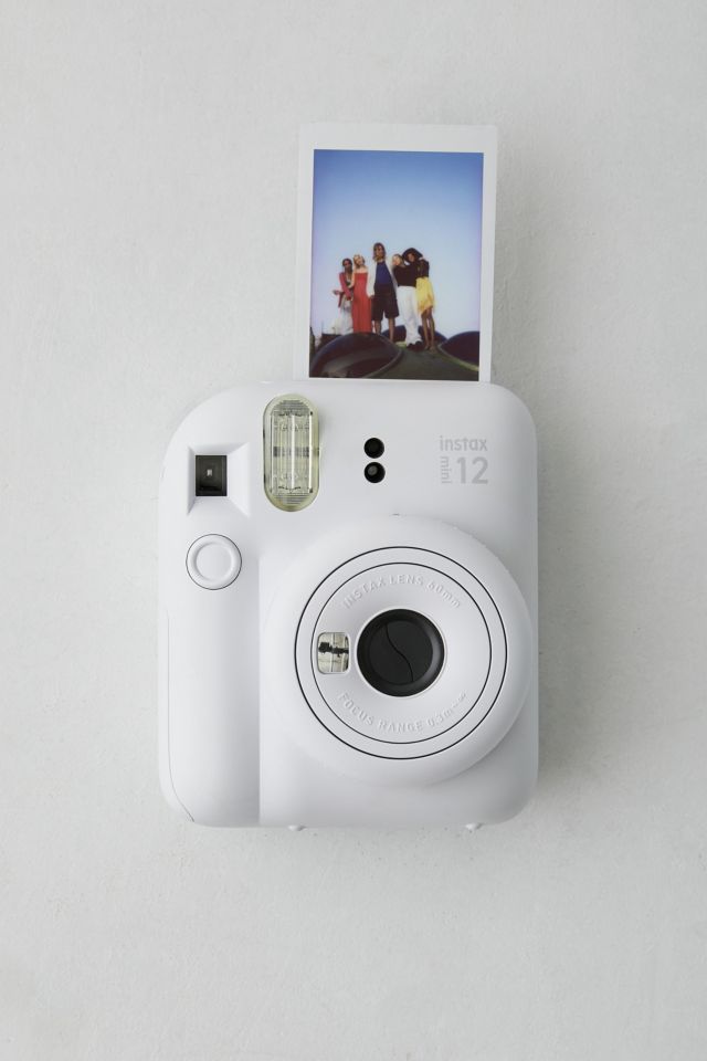 Fujifilm – Sofortbildkamera „Instax Mini 12“ in Weiß | Urban Outfitters DE | Sofortbildkameras