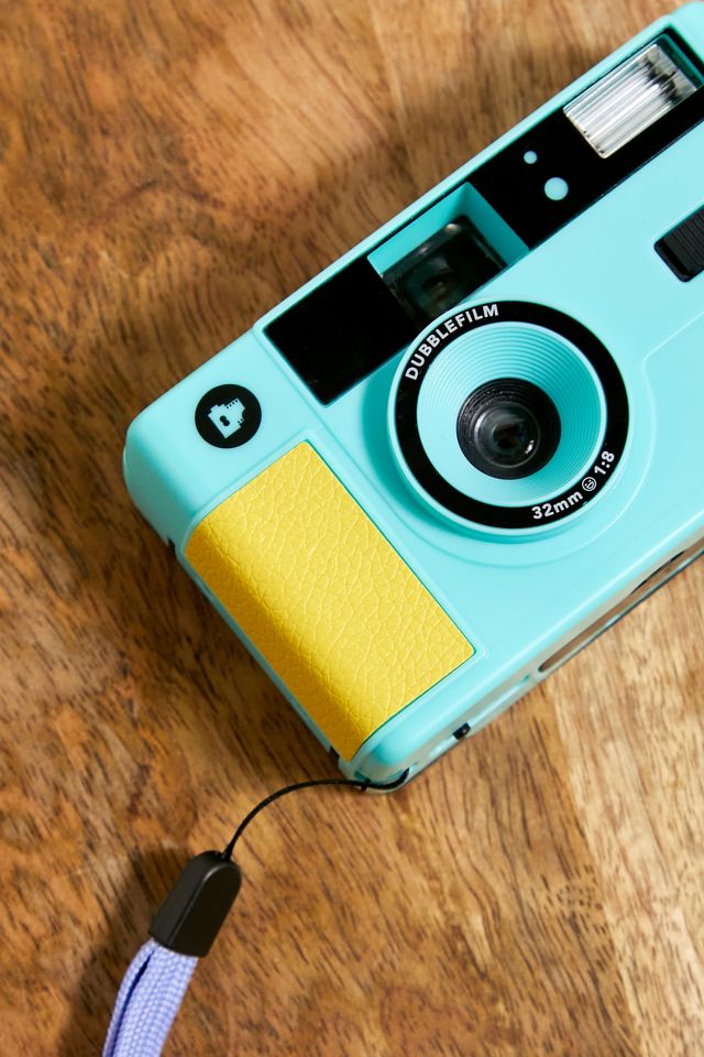 dubblefilm SHOW Turquoise 35mm Reusable Film Camera | Urban Outfitters UK