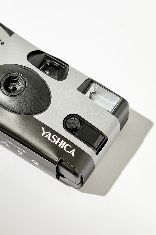 YASHICA 35mm Einwegkamera für SchwarzWeißFilm Urban Outfitters DE