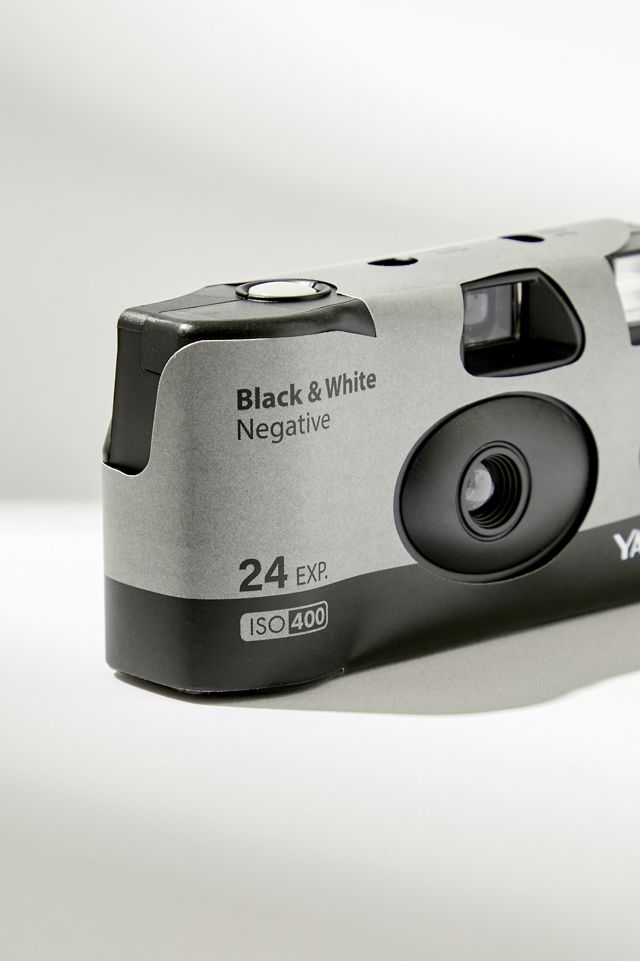YASHICA 35mm Einwegkamera für SchwarzWeißFilm Urban Outfitters DE