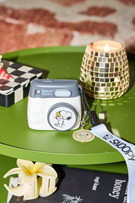 YASHICA UO Exclusive Snoopy Mini Digital Camera | Urban Outfitters UK