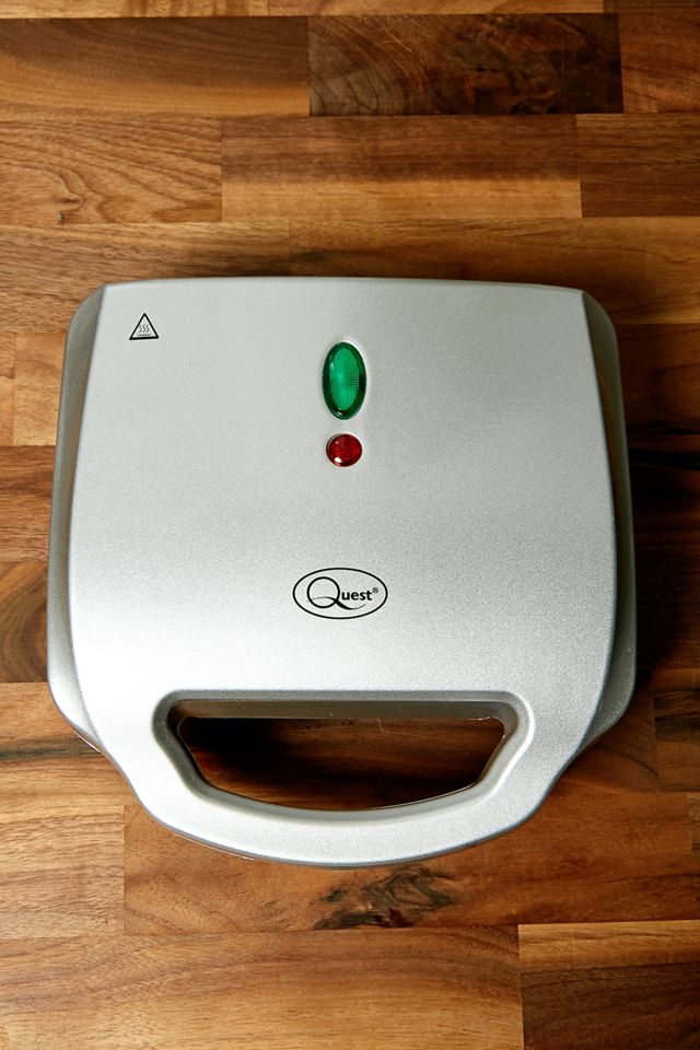 Quest Double Pie Maker | Urban Outfitters UK
