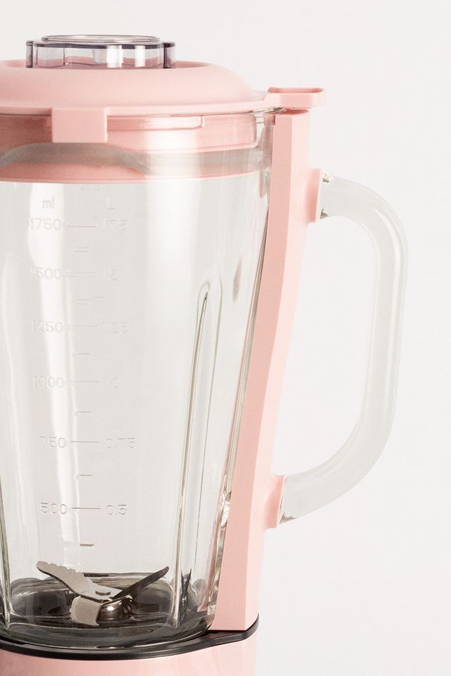 Crea un frullatore rosa in stile americano  #2