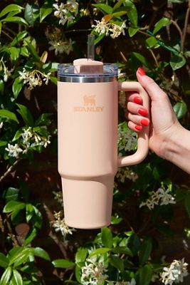 Stanley UO Exclusive Peach Cream Quencher H2.0 Flowstate 0.8L / 30oz Tumbler