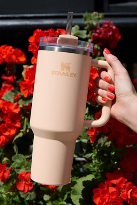 Stanley UO Exclusive Peach Cream Quencher H2.0 Flowstate 1.2L / 40oz Tumbler