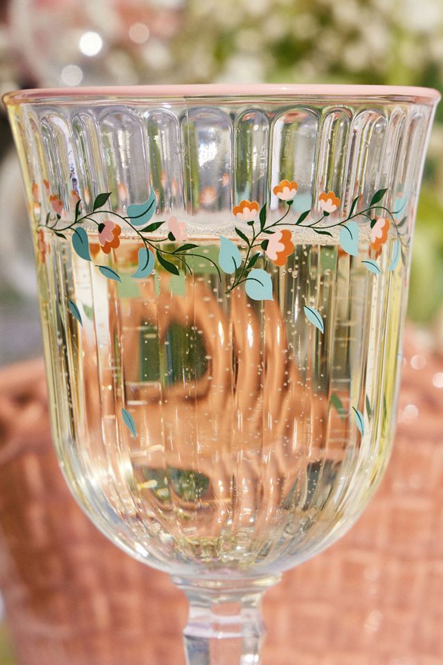 Geripptes Blumenmuster Weinglas #2