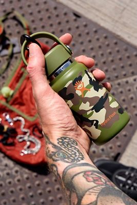Hydro Flask Mini bouteille Micro Hydro™ camouflage exclusive UO 200ml / 6.7oz