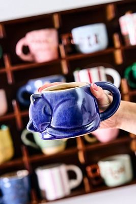 Tasse in Form einer schlafenden Katze