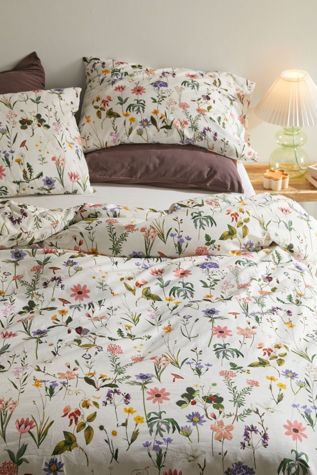 Wildflower Duvet Cover Set With Reusable Fabric Bag | Urban Outfitters UK