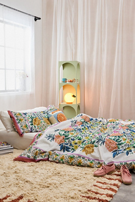 Everlyn Floral Duvet Set - Pink Double at Urban Outfitters