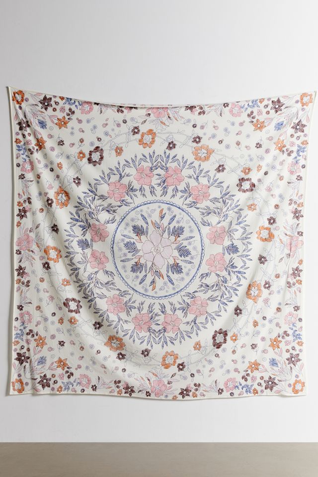 Wandbehang „Marcella‟ mit Blumen- und Medaillondesign #1