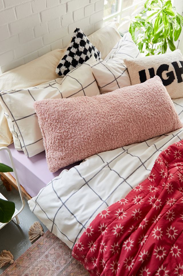 Almohada Corporal de Piel de Oveja Urban Outfitters ES