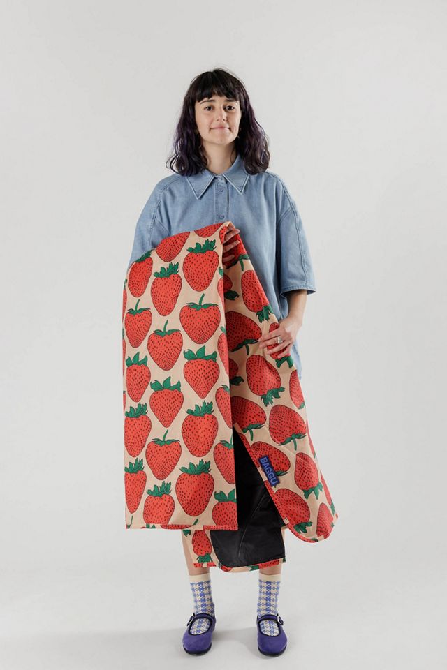BAGGU Manta de picnic Strawberry Puffy  #2