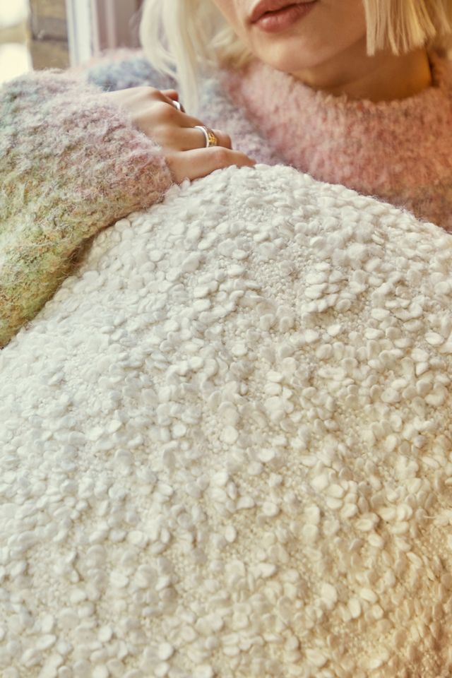Coussin en bouclé écru #2