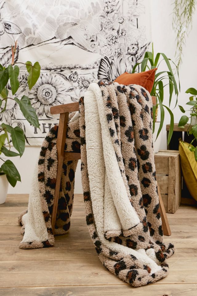 Urban outfitters sherpa discount blanket