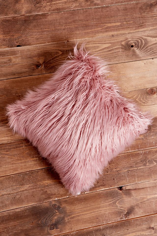 Coussin en fausse fourrure rose #1