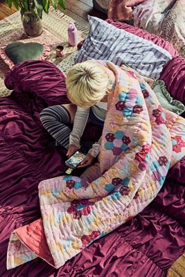 Jeté matelassé à motif floral